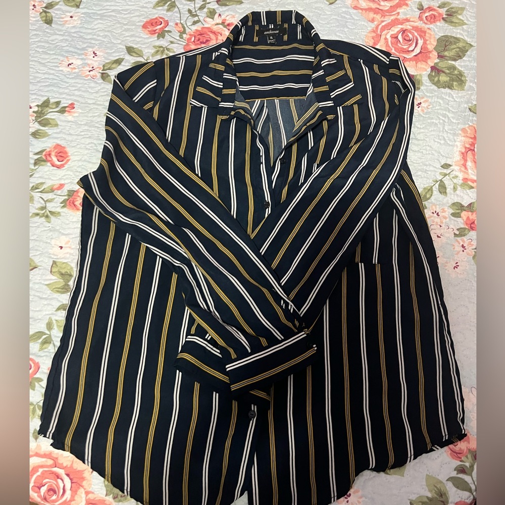 Long-sleeved striped shirt, ideal for the office